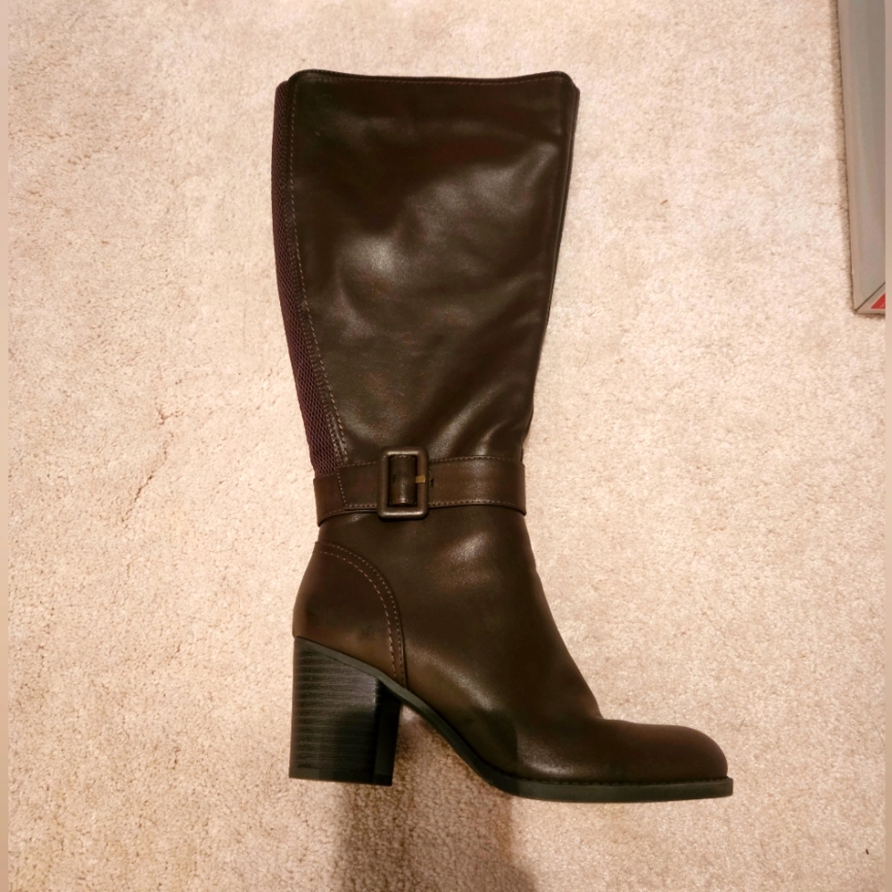 Like new SOUL Naturalizer sz 7 wide calf brown boots